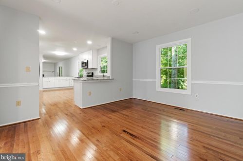 5835 Oakland Park Dr, Springfield VA  22015-2438 exterior