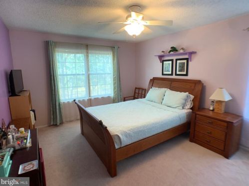 6 Rickard Ct, Trenton NJ 08648-2670 exterior