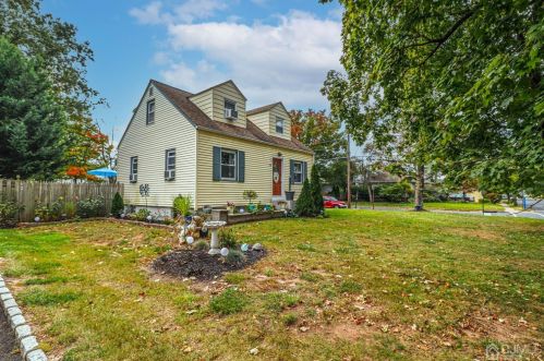 54 Maple Ave, Metuchen, NJ 08840-1358