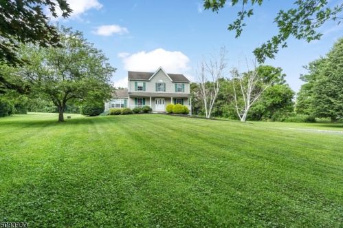 6 Oak Lane Rd, Columbia, NJ 07832-2643