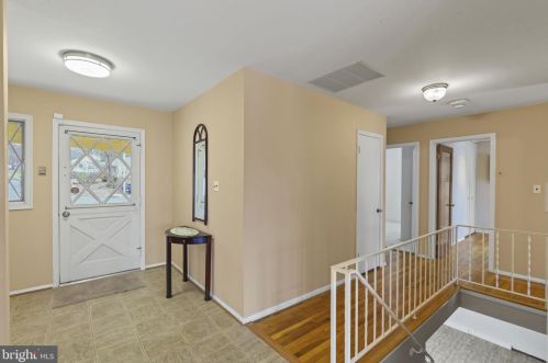 12000 Park Shore Ct, Woodbridge, VA 22192-2216