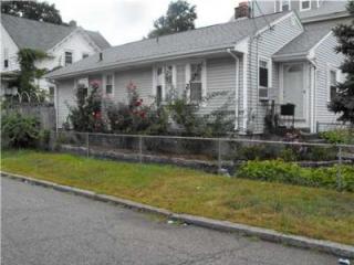 76 Salina St, Providence, RI 02908-2642