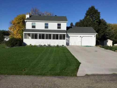 522 9th Ave, Casselton, ND 58012-3630