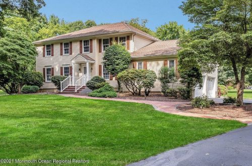 9 Old Farm Rd, Holmdel Village, NJ 07733-2312