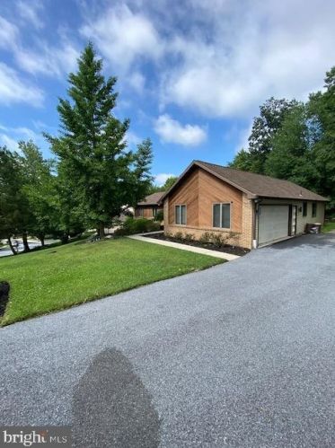 2426 Melbourne Dr, Harrisburg, PA 17112-1084
