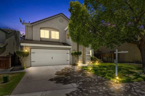 2160 Tahoe Cir, Tracy, CA 95376-8931