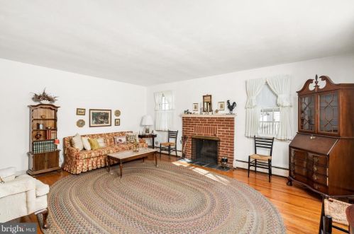 327 Westmoreland Dr, Trenton, NJ 08618-2416