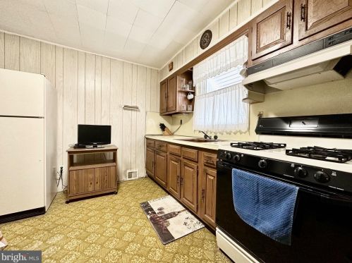 1113 Hunting Park Ave, Philadelphia PA 19140-2830 exterior