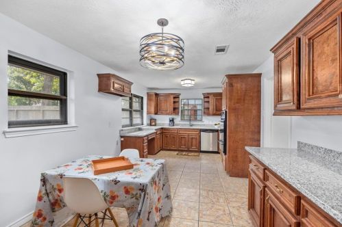 1833 Capri Ln, Taylor Lake Village TX  77586-2928 exterior