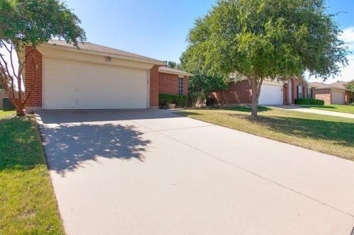 409 Candlestick Trl, Fort Worth TX  76179-0910 exterior