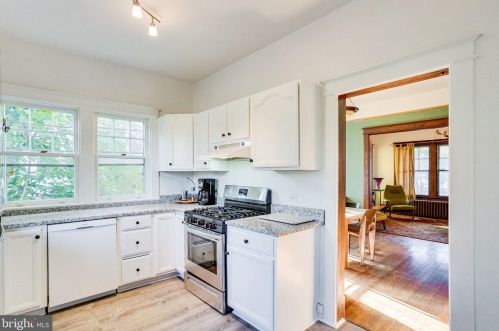 9011 Colesville Rd, Silver Spring MD 20910-1653 exterior