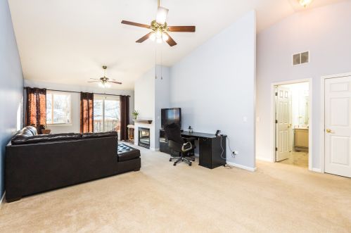 37 Samuel Dr, Streamwood, IL 60107-2977