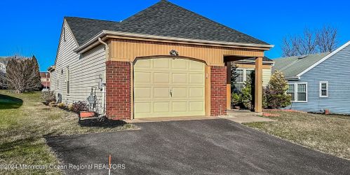28 Red Hill Rd, Lakehurst, NJ 08759-6604