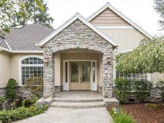 15056 Summerview Dr, Portland, OR 97224-0700