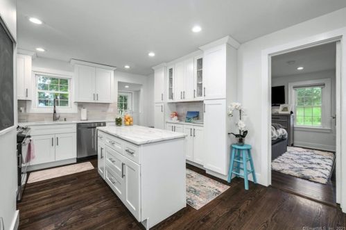 129 Grumman Ave, Norwalk CT  06851-2404 exterior