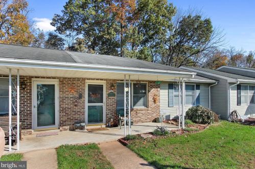 3804 Fox Chase Dr, York, PA 17315-3730