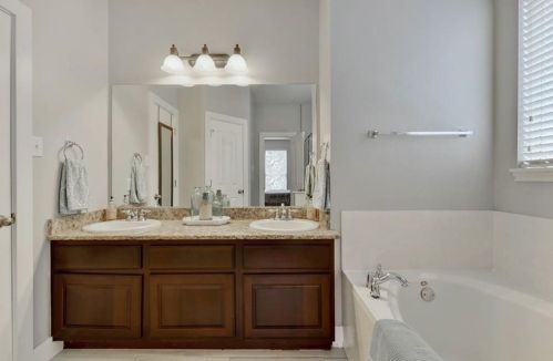 8200 Alophia Dr, Austin TX  78739-1998 exterior