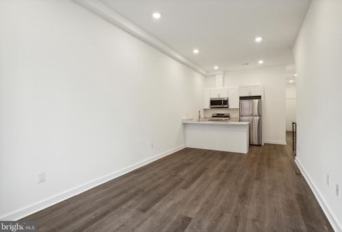 2020 18th St, Philadelphia, PA 19121-2324