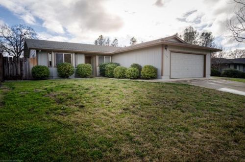 3675 Lake Forest Dr, Redding, CA 96003-1870