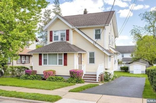 1139 Stasia St, Teaneck, NJ 07666-4823