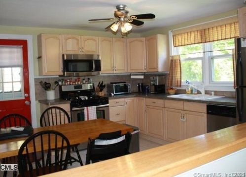 9 Triangle St, Norwalk CT  06855-1603 exterior