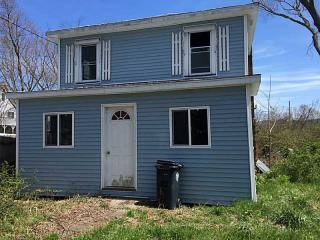 34 Curtis St, Warwick, RI 02889-9529