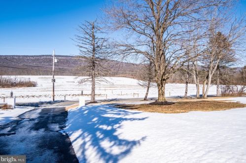 901 Enola Rd, Carlisle PA 17015-9548 exterior