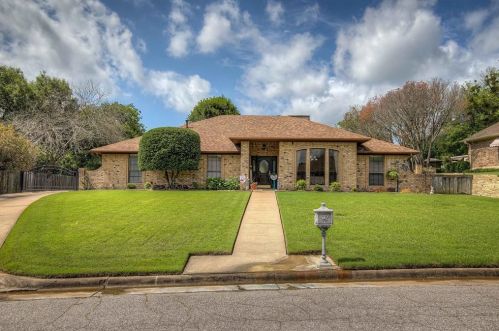 803 River Oaks Dr, Greenville, TX 75402-4014