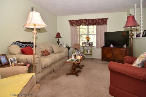 77 Verdi St, Providence, RI 02904-4735