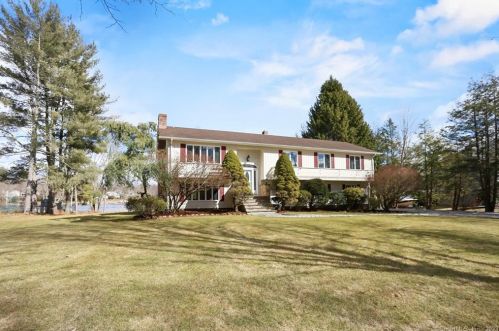 82 Maiden Ln, Upper Stepney, CT 06468-1848