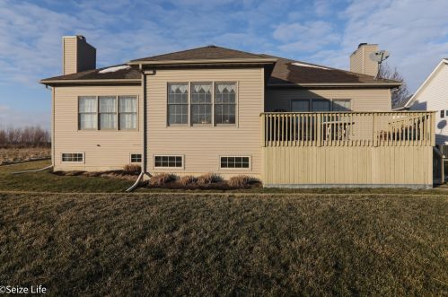 307 Schmidt Dr, Pingree Grove IL  60140-8273 exterior