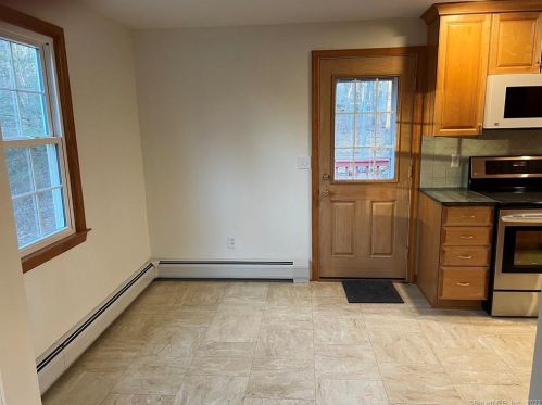19 Greenwood Ln, Huntington CT  06484-2407 exterior