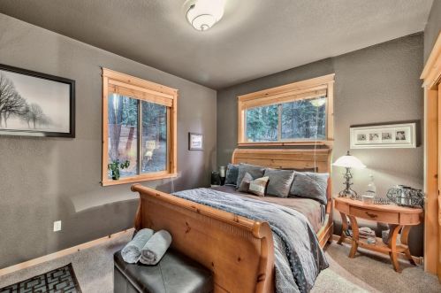 10511 Jeffrey Way, Truckee CA  96161-2518 exterior