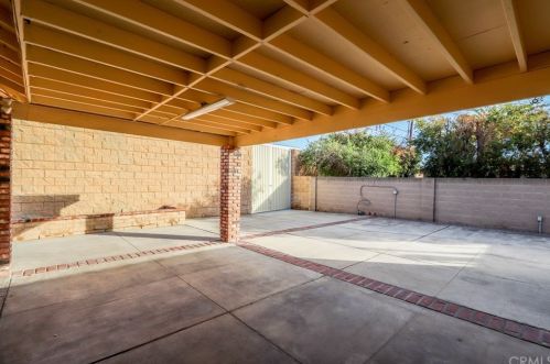 320 Ash St, Anaheim CA  92805-4315 exterior