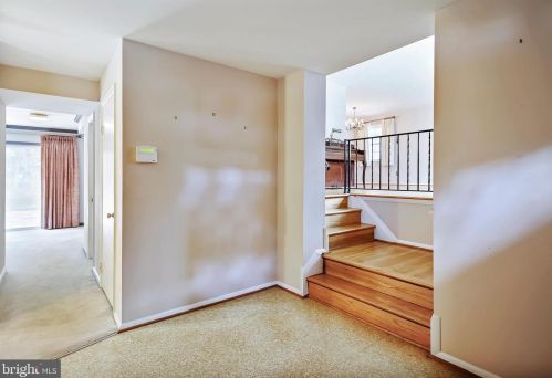 8207 Donset Dr, Springfield, VA 22152-1811