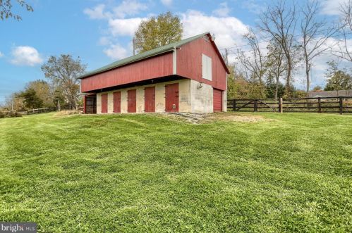 495 Camping Area Rd, York, PA 17315-2126