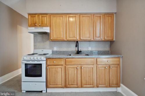 24 51 St, Philadelphia PA 19139-2726 exterior