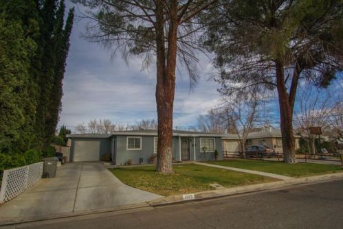 1109 Pillsbury St, Lancaster, CA 93534-3323