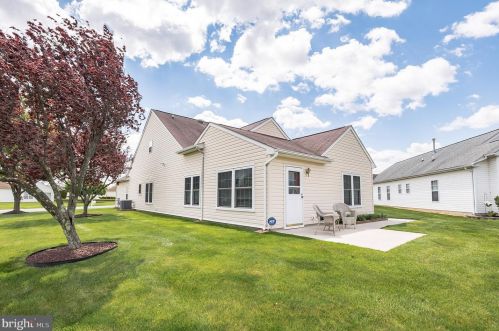 15 Spring Ln, Beverly, NJ 08010-3125