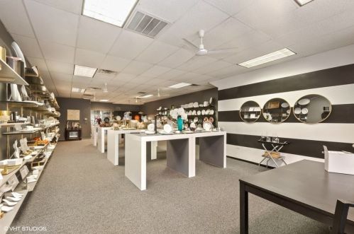 3912 Lincoln Ave, Chicago, IL 60613-2418
