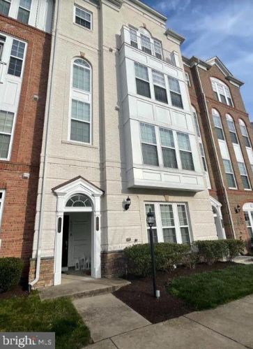 14527 Barkham Dr, Woodbridge, VA 22191-5912