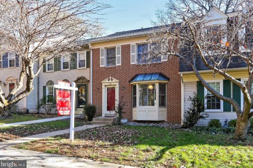 5719 Oakshore Ct, Springfield VA  22015-2251 exterior