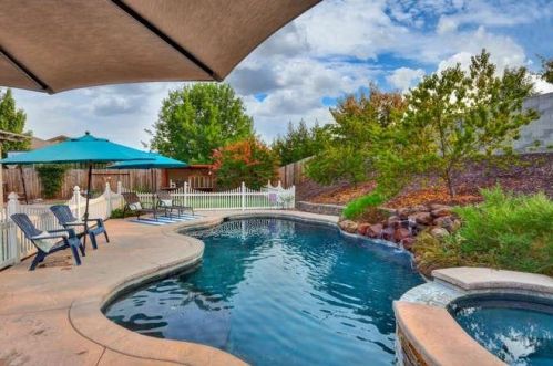 9220 Earl Fife Dr, Elk Grove, CA 95624-3571