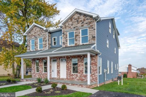 661 Marshall St, Lancaster, PA 17602-2166