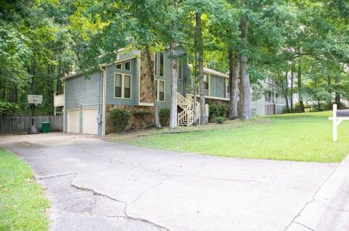 1951 Stonewood Dr, Lithia Springs, GA 30122-2776