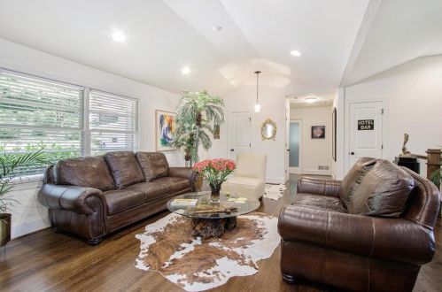 4142 Haverhill Dr, Atlanta GA  30342-3818 exterior