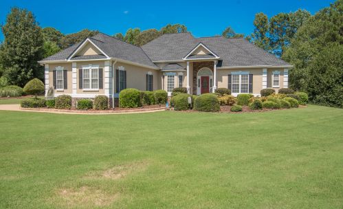 104 Prestwick Dr, Lagrange, GA 30241-8382