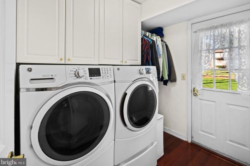 16 Ronit Dr, Trenton NJ 08628-2225 exterior