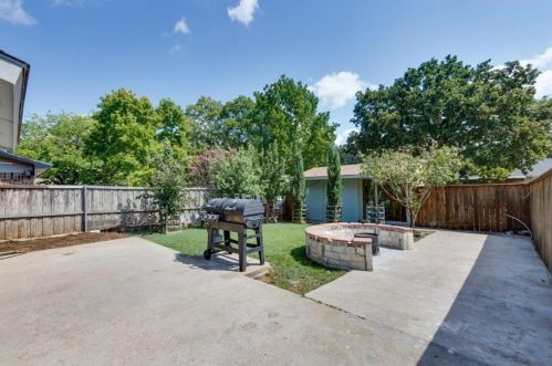 2610 Ashglen Dr, Garland TX  75043-5914 exterior