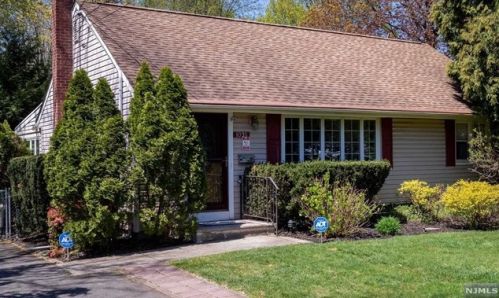 1030 River Rd, N Milford, NJ 07646-3120
